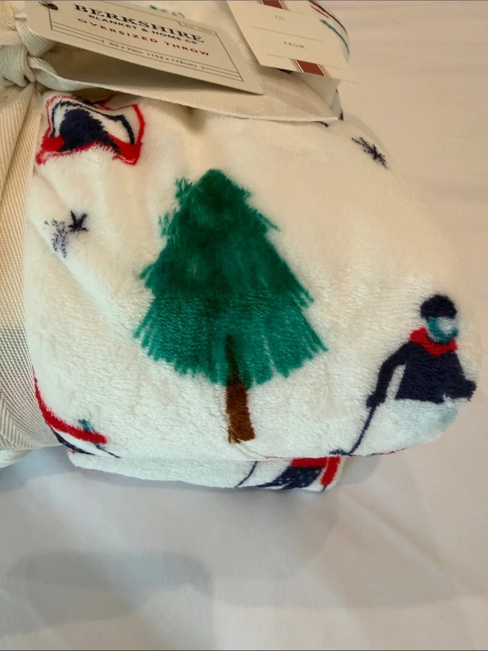 NWT • Berkshire 60x70 Printed Velvetsoft Lodge Throw • Skiing pattern